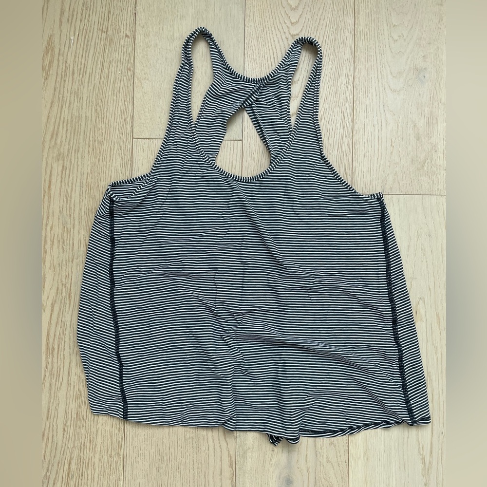 Lululemon All Tied Up Open Back Black and White